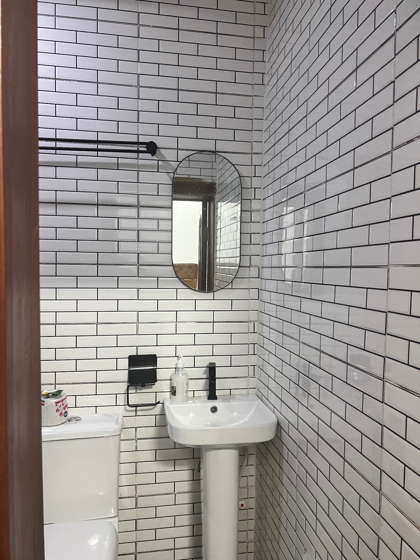 Akanni (4) bathroom